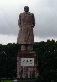 とまとじゅーす的中国旅行記　上海の復旦大学の中にあった石像