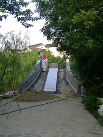 とまとじゅーす的蘇州観光　蘇州定園内の工事中の橋