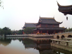 とまとじゅーす的中国上海、江南水郷古鎮、周庄（周荘）日帰り観光旅行記、これが全福寺。1086年宋の時代に最初に建てられ、1995年に修復された模様