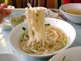 中国旅行記、アクス(阿克蘇)観光旅行編＠ウイグル族の素麺。あっさりして美味い。水がいいからだと思う