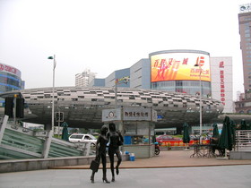 中国旅行記、上海市内観光。翌日五角場という復旦大学の近の風景