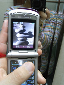 とまとじゅーす的中国北京観光旅行　女人街の中古家電市場で値切って230元で購入したMotorolaの携帯