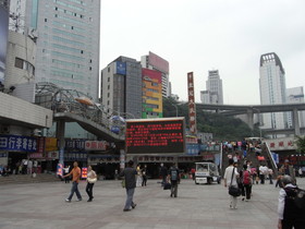 とまとじゅーす的重慶観光旅行、Ricoh リコー R10で撮影した重慶駅前の写真