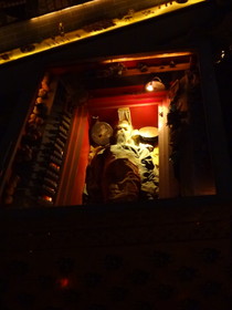 西安観光旅行記＠世界八大奇跡館の秦始皇帝陵の地下宮殿で見た始皇帝、嬴政を模した人形？