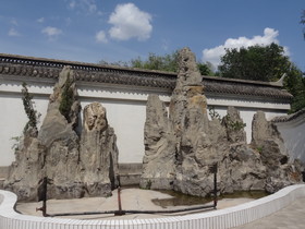 中国旅行記＠西寧観光編、西寧植物園の盆景園の岩のオブジェクト