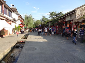 中国旅行記、大理観光編＠大理古城。復興路かな。観光客が多い
