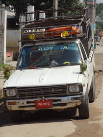 ミャンマー旅行、Muse(ムセ、ミューズ、木姐)観光編＠トヨタのピックアップトラック