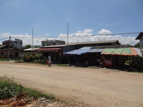 ミャンマー旅行、Muse(ムセ、ミューズ、木姐)観光編＠道沿いの民家と商店