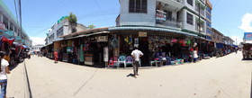 ミャンマー旅行、Muse(ムセ、ミューズ、木姐)観光編＠Muse Market、マーケット周辺の商店街のパノラマ写真。HX9Vで撮影