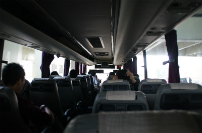 とまとじゅーす的上海観光旅行記＠上海浦東国際空港～上海駅間を走行するバスの様子