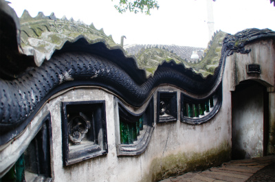 中国旅行記、上海、豫園観光＠内園の聳翠亭付近の龍壁