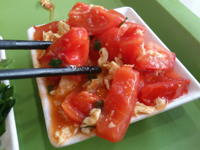 とまとじゅーす的中国旅行記、杭州観光編＠杭州駅付近にある「一口田」という、中華料理・ファストフードの食堂で食したトマトと卵炒め