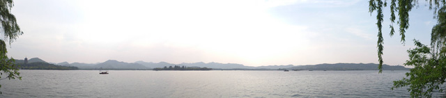 とまとじゅーす的中国旅行記、杭州観光編＠西湖の湖畔からXperia acro SO-03Dでパノラマ撮影
