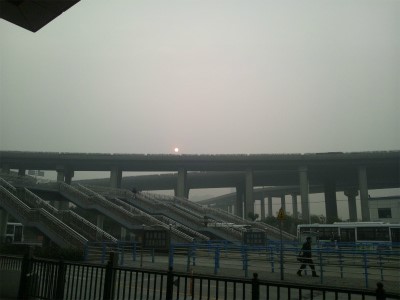 中国旅行記＠上海滞在記。空気汚染の度合いが醜い日だった。太陽が直視できるｗ
