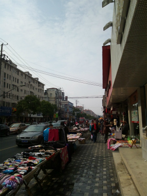 とまとじゅーす的中国旅行記＠上海観光・滞在日記。彭浦新村付近、聞喜路の風景