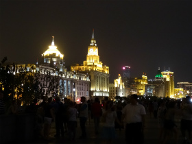 中国旅行記＠HX-50Vのテストを兼ねて上海の観光スポット、夜の外灘を散歩。ライトアップされた租界時代の歴史的建造物
