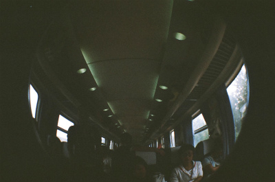 中国旅行記＠蘭州～上海列車の旅。二等座席の車両内の様子をLomo Fisheye2で撮影