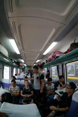 中国旅行記＠上海からトルファンへ列車に乗り鉄旅行、二等座席の車両