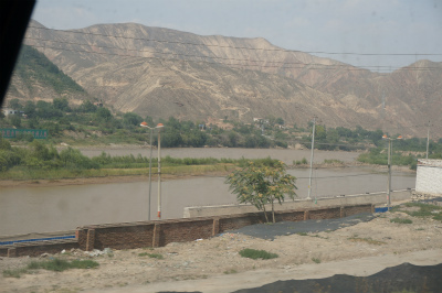 中国旅行記＠伊寧から蘭州へ列車の旅、乗り鉄。第二日目の車窓風景。黄河を眺める