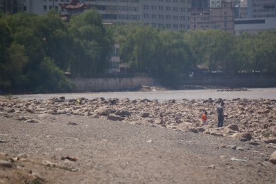 とまとじゅーす的中国旅行記＠蘭州観光、黄河を五感で感じつつ、河原を散歩