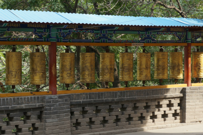 中国旅行記＠蘭州観光、五泉山公園内のマニ寺の境内にあるマニ車