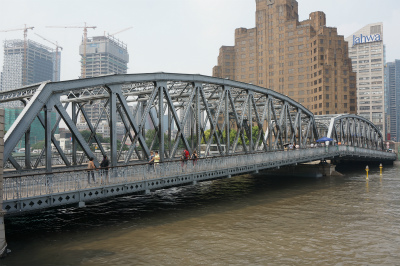 中国旅行記＠上海の外灘（バンド）地区、租界時代に架けられた「外白渡橋」を観光