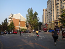 中国旅行記＠大連観光、大連外国語学院の駅付近の風景
