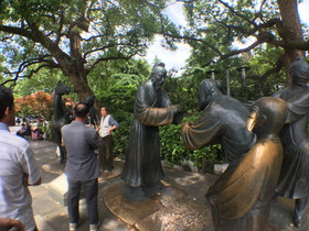 中国旅行記＠杭州観光、西湖を散歩、白居易が別れを惜しむ主題の銅像