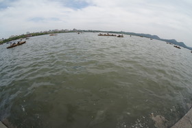 中国旅行記＠杭州観光、西湖の白堤から西湖を眺める